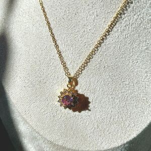 gold pendant flower / sun necklace